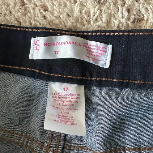 No Boundaries  button fly dark wash Juniors Jeans Size 17 Cotton Blend