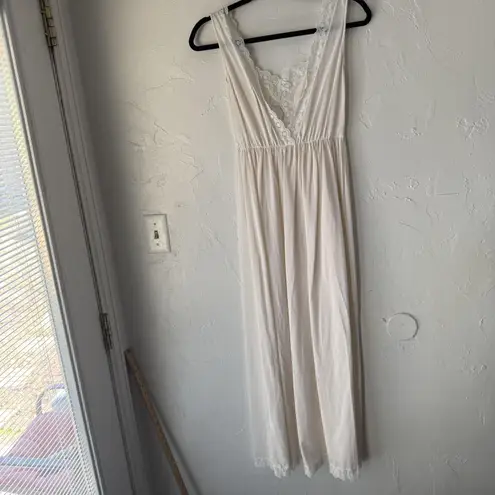Vintage White Nightgown Womens Small Lace Trim Maxi Nylon 70s 80s Coquette