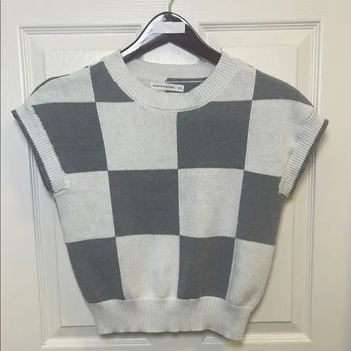 moon & madison Gray and White Boxy Cropped T