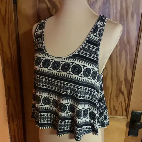 Vtg Y2K Deb geometric open back crop top