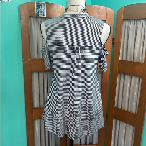 Riders By Lee Blue and White Short Sleeve Cols Shoulder Ruffled Blouse