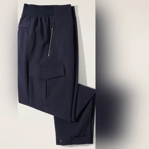 Athleta NWT  ENDLESS HIGH RISE CARGO PANT Color: Navy (Tall) Size 4