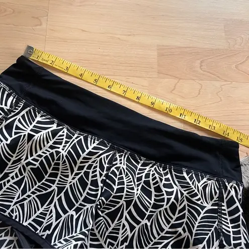 Lululemon  Speed Up Shorts 3” In‎ Pretty Palm Black Angel Wing Black Size 6 - Image 9