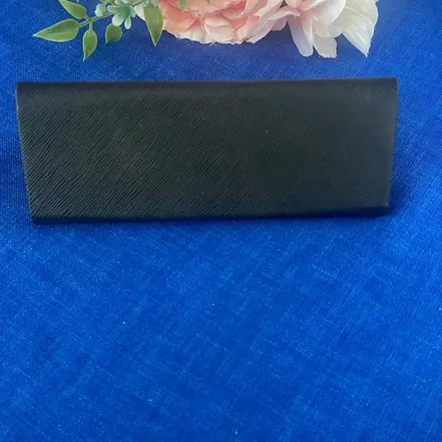 Karen Kane Triangular Folding COLLAPSIBLE Eyeglass Case -Black -