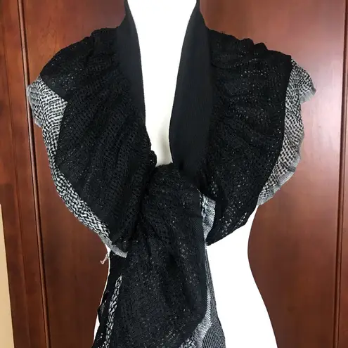 🛍 4/$20 SALE Brazen Black & Gray Ruffle Scarf