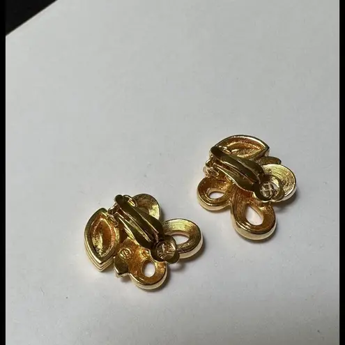 Swavorski Swarovski Crystal (Swan Signed) Gold Tone & Rudy Red Clip On Earrings Signed