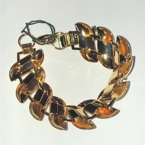 Elegant Gold Tone Chunky Retro Classic Bracelet