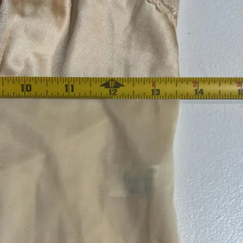 Vanity Fair Vintage Cream flowered Laced Dress,
Chemise, slip