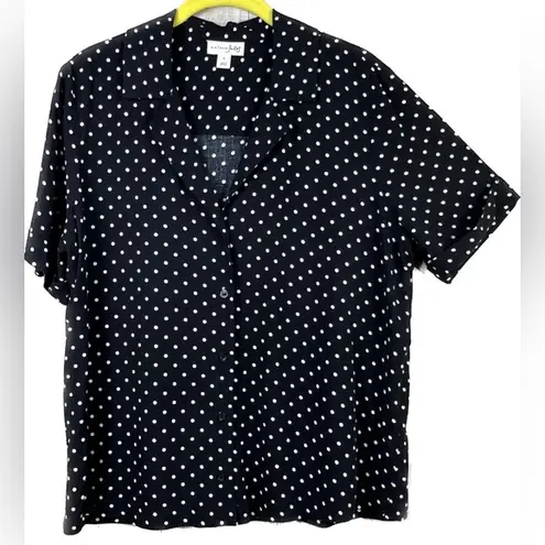 Maison Jules Medium Button Front Short Sleeve Black Top with White Polka…