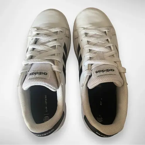 Adidas  Women's Grand‎ Court 2.0 White And Black Sneakers Size 4 | EUC
