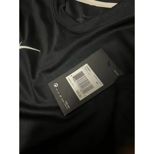 Nike NWT  embroidered soccer slim fit tee