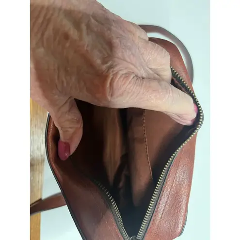 Vintage Brown Leather Crossbody Bag with Quilted Pattern and Brass Hardware