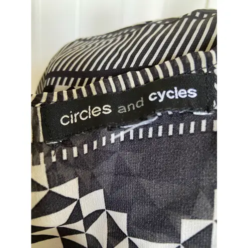 Circles and Cycles Womens Overpiece One Size Black Beige Geometric Open Front Black