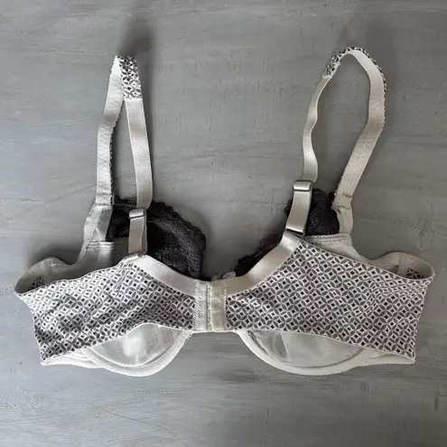 Soma Intimates Lace Trimmed Smoothing Underwire Geometric Pattern Bra Size 38D