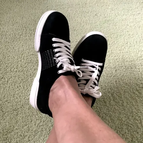 Bella Vita Suede leather sneakers VERY COMFY 🌷🌷