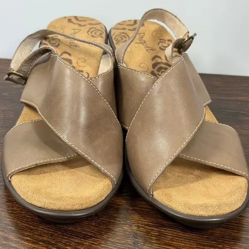 Propet Womens 2” wedge heel khaki leather sandal size 10 Tan
