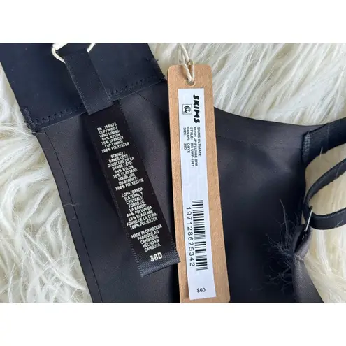 SKIMS Ultimate Push up Plunge Bra Onyx Size 38D