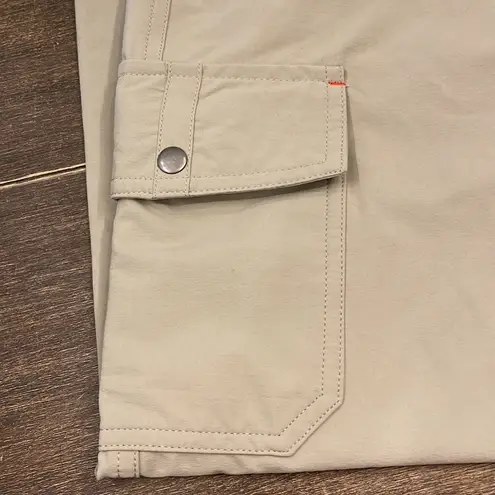 Patagonia  outdoor hiking pant.‎ Women’s. Cargo. Khaki. Size 8.