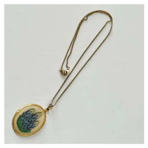 Gold tone blue bonnet pendant necklace