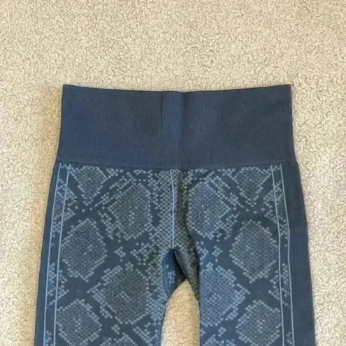 Lululemon  Ebb to Street Pants Leggings in a Grey Snakeskin print