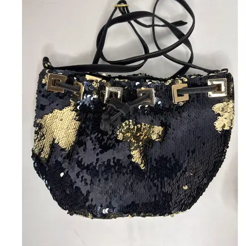 Retro style Sequin bucket bag in black and gold with pull closing inside lined