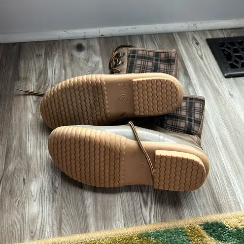 Stylish Women's Plaid Duck Boots Tan Size 9