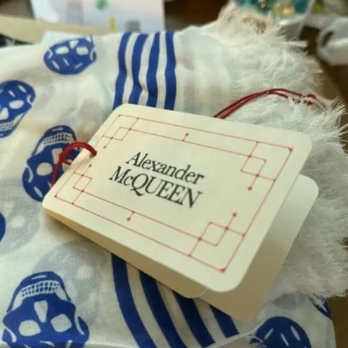 Alexander McQueen skull print wraparound-style scarf blue and white