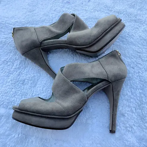 Stylish MK suede leather sandals 🌷🌷🌷NWOT Tan Size 7.5