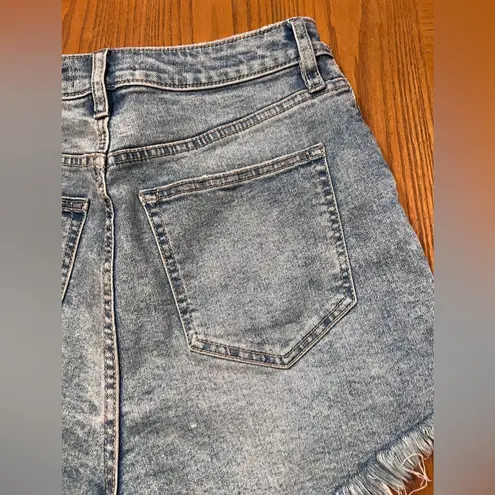 We The Free Free People  Curvy Vintage High Rise Distressed Denim Shorts Size 28