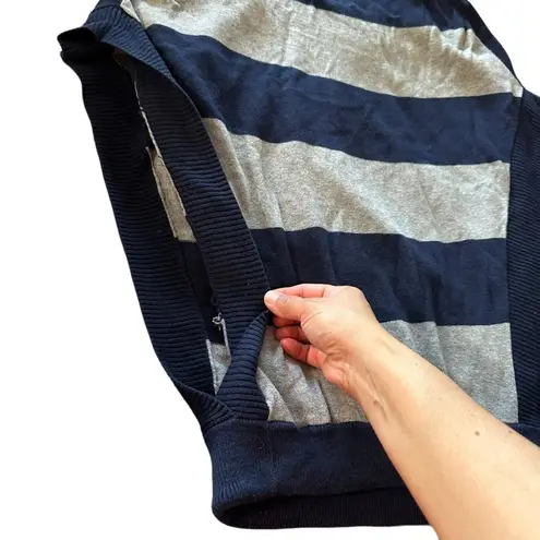 American Eagle  women's size medium oversized sweater vest blue and grey …