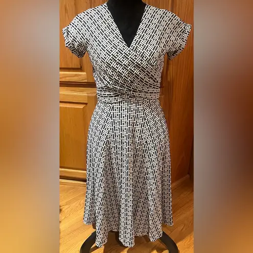 Gal Meets Glam Collection Carson Variegated Gingham Dress White Black Size 2