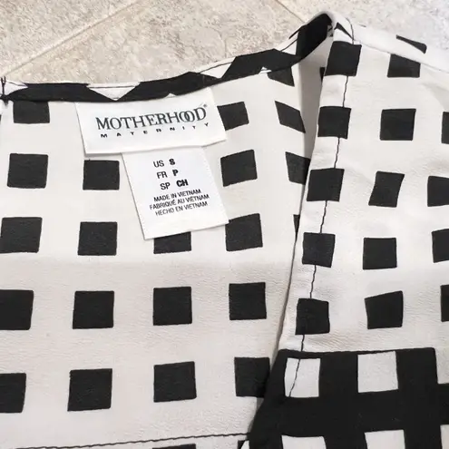 Motherhood Maternity scoop neck checkered lightweight cap sleeve top black white