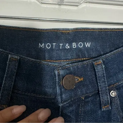 NWOT Mott & Bow Mom Jeans Size 25 x 28 Blue