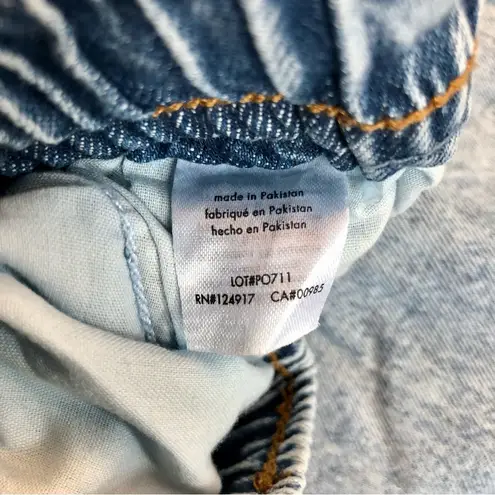 We Wore What NWT Zia Straight Leg Jeans Pull on Elastic Waistband Light Wash Denim