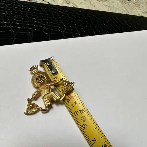 Novelty Figural Scales Of Justice Figure Brooch Pin Gold Tone Zodiac Libra