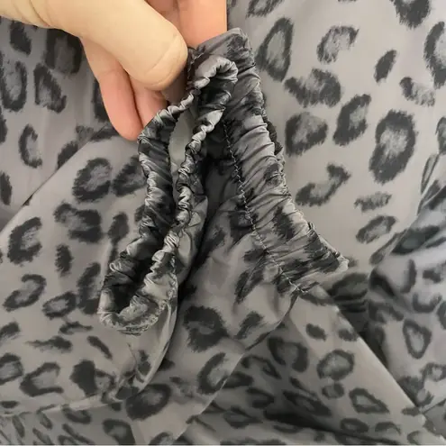 Thread & Supply Jacket Pullover Leopard Animal Print Kangaroo Pocket Grey Black Gray Size M