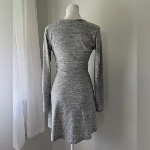 Ultra Flirt Light Gray Floral Print V-Neck Long Sleeve Knee Length Sweater Dress
