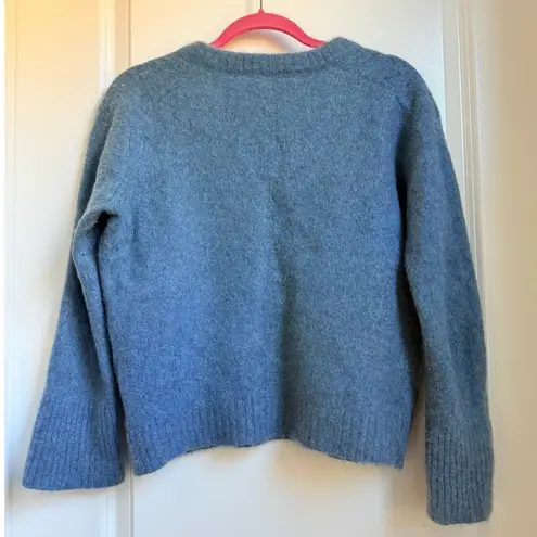 360 Cashmere Sweater Medium Cozy Warm Soft V Neck Cropped Preppy