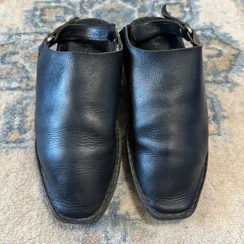 Hilos Black Leather Slip