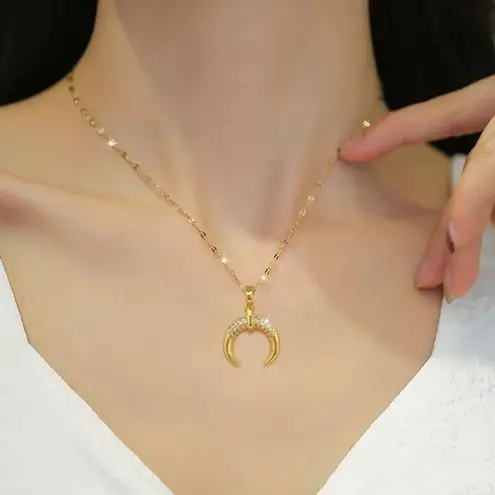 Boutique NEW Crescent Moon Pendant Necklace | 14k Gold Over Sterling