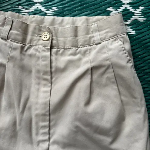 Vintage Made in Japan Khaki Pleated Shorts Women’s Size 3/4 (22” Waist)