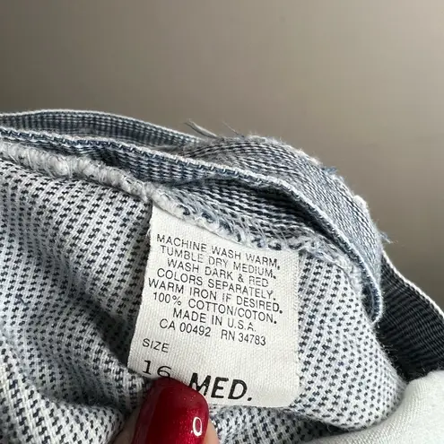 Lee  high rise vintage mom shorts 16- medium