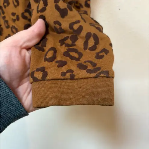 Time and Tru Leopard Print Sweatshirt Small Brown