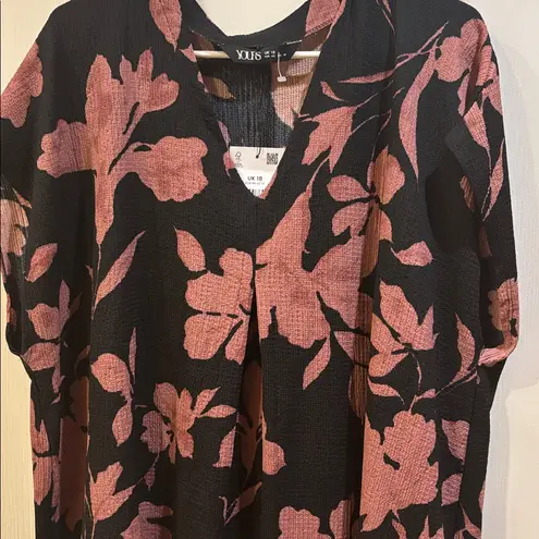 YOURS CLOTHING BRAND
BLACK TEXTURED MATERIAL WITH DARK PINK MAUVE FLORAL DESIGN Black Size XXL