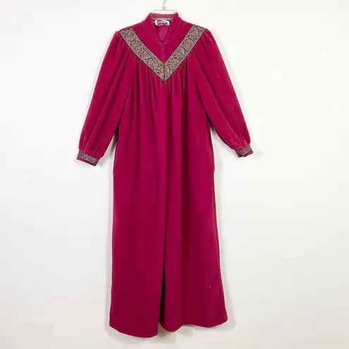 Vanity Fair Vintage  Red Violet Embroidered Maxi Housecoat Robe w/Pockets Size M