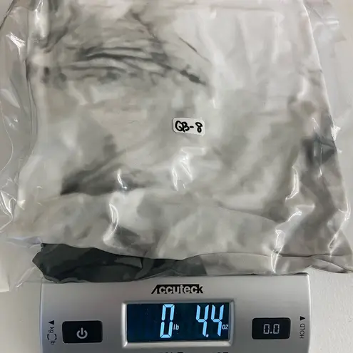 Simply Vera, Vera Wang NWOT Simply Vera Verawang women’s black white cuffed sleeve artistic pattern top