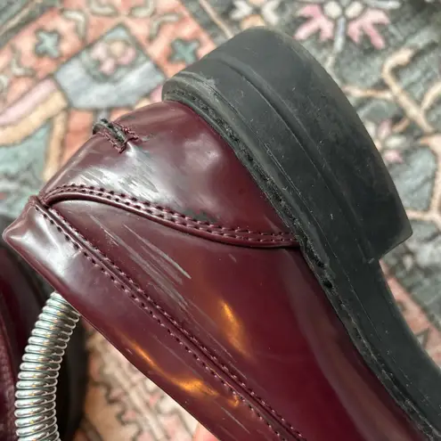 ShoeDazzle Burgundy Chain Loafers Faux Patent Leather Lug Sole Shoes Women’s 6.5 Silver