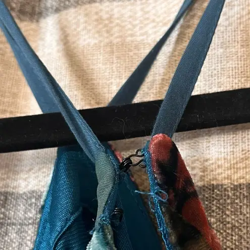 En Crème Blue Velvet Cold Shoulder Top Size Small