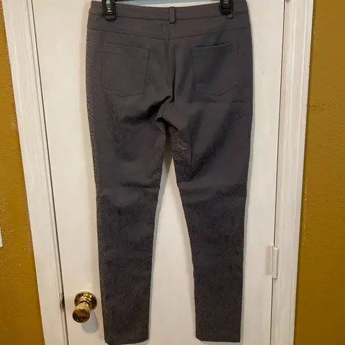 Silvian Heach women's size 26 inside & out snakeskin print skinny pants 28x29 " Gray
