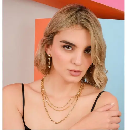 Nice & Bella Gold Layered Necklace with small crystal